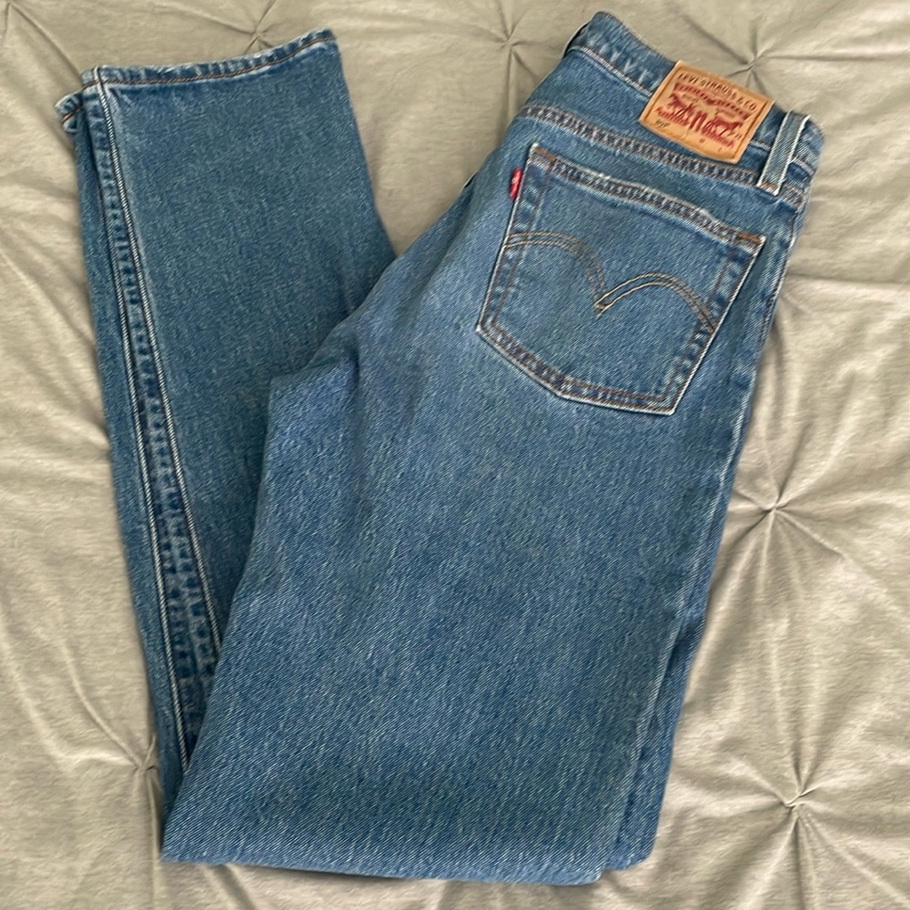 Levi’s distressed 501 jeans